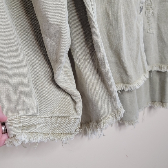 POL | Distressed Shirt Jacket Shacket in Faded Olive Size Medium - Picture 4 of 7